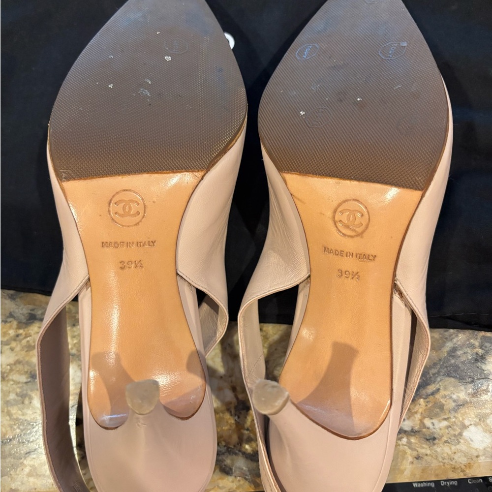 CHANEL Women's Blush Slingback Heels - Picture 4 of 9